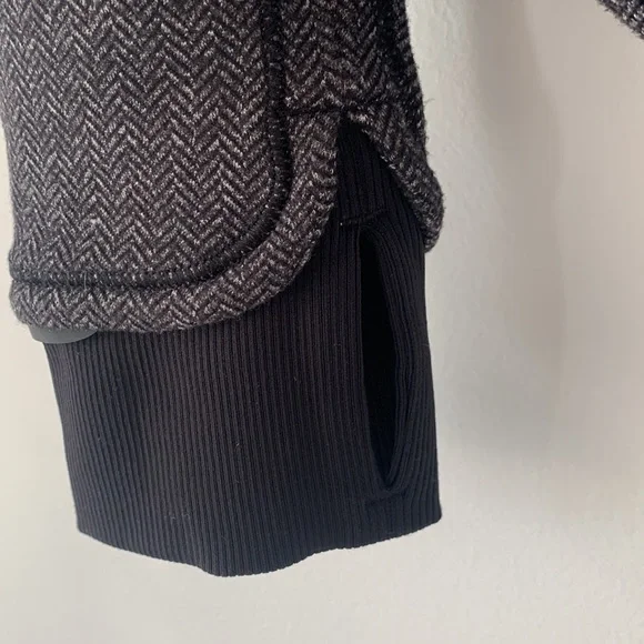 Lululemon Half Zip - Picture 4 of 7